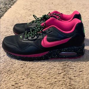 Women’s Nike AirMax size 9